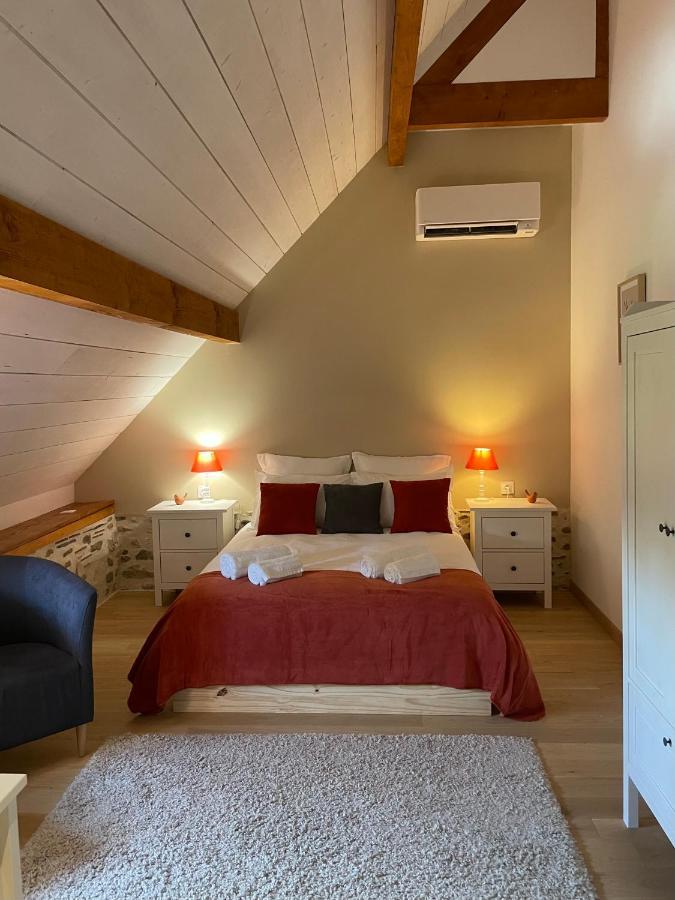 Domaine Des Pierres Trouvees Bed & Breakfast Saint-Vincent  Exterior photo